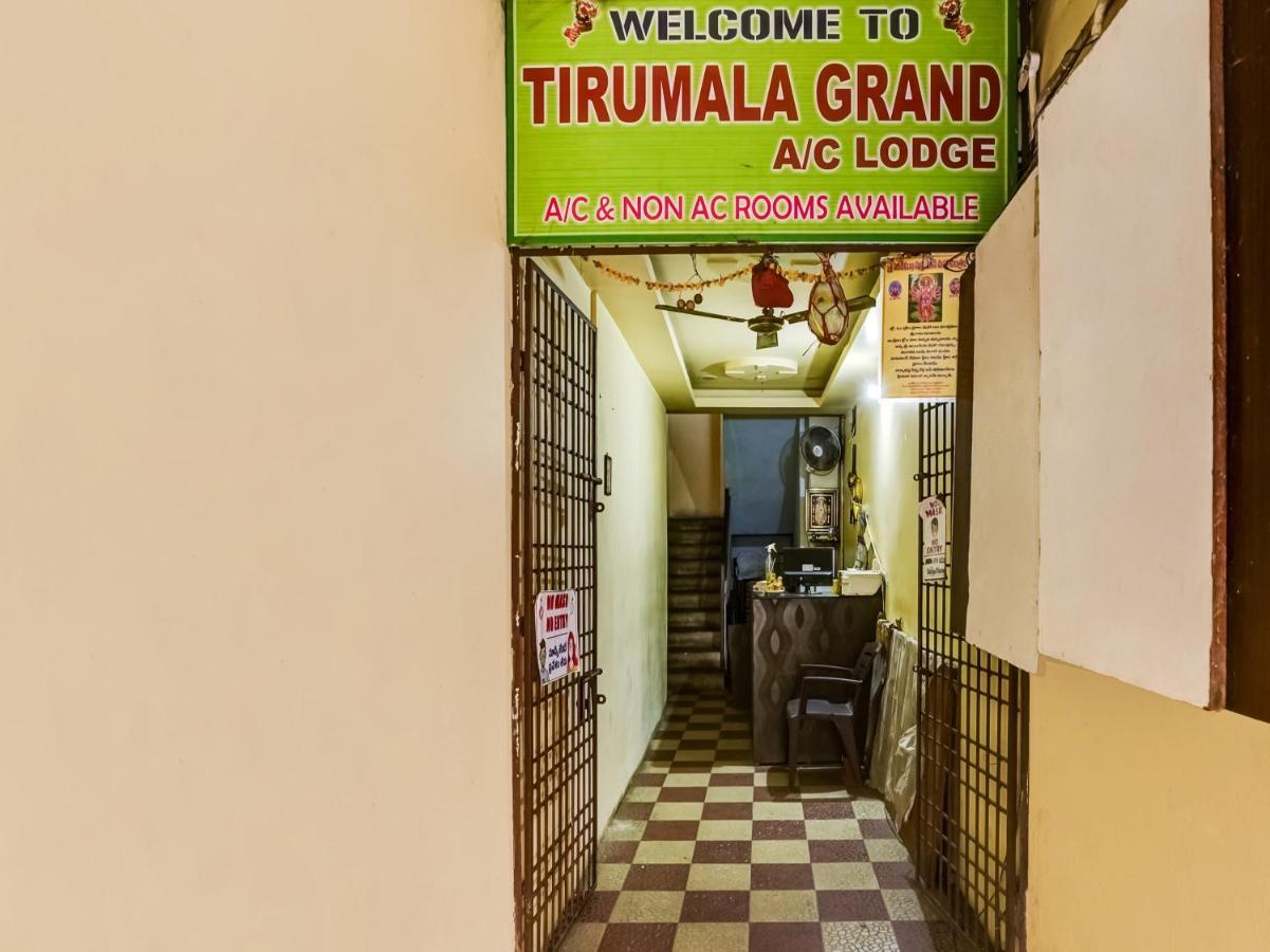 Oyo 84039 Tirumala Grand Rājahmundry Kültér fotó